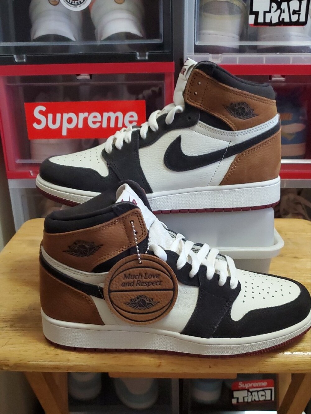 Nike Air Jordan 1 High - Picture 2 of 6